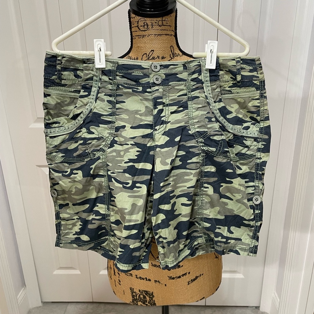 Marrakech Women's Camouflage Cargo Shorts Sz 10